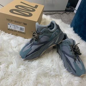 Yeezy Boost 700